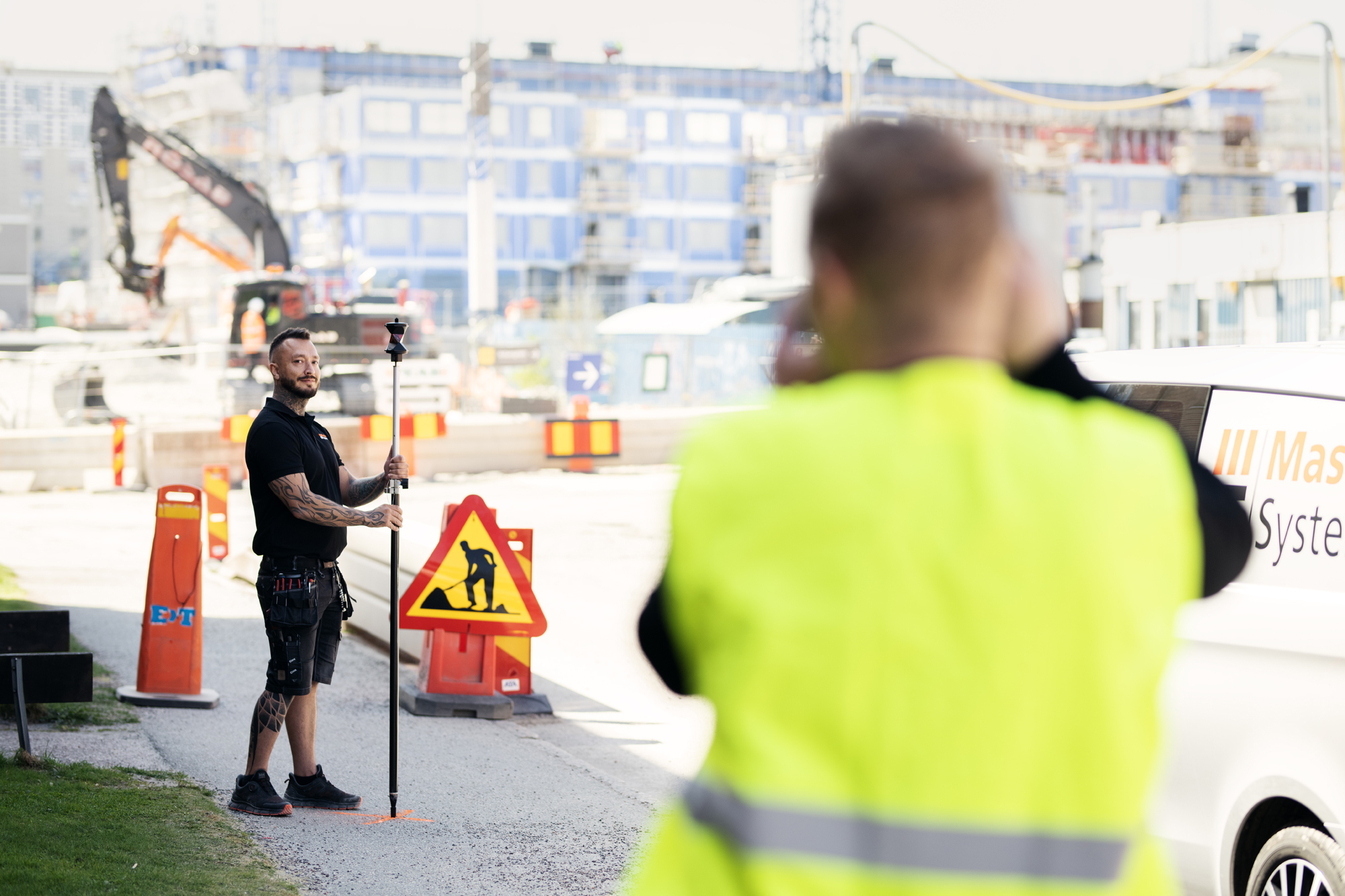 Hur förbereder man ett projekt för digital mätning. MaskinSystem hjälper er med hur mätutrustning från GeoMax och maskinstyrning från Makin gör er arbetsplats redo för digitala mätningar.